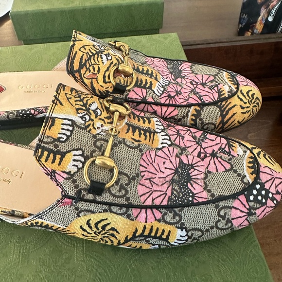 Excellent pre loved conditions Gucci Flats - Picture 8 of 16